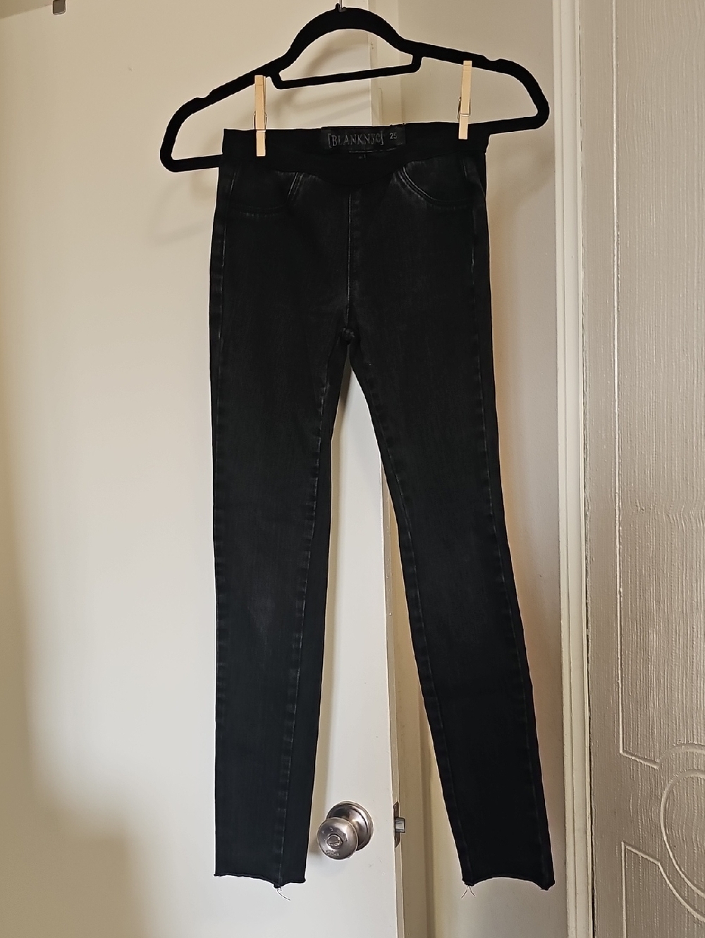 Blank NYC Dark Gray/Black Raw Hem Jeggings Size 25